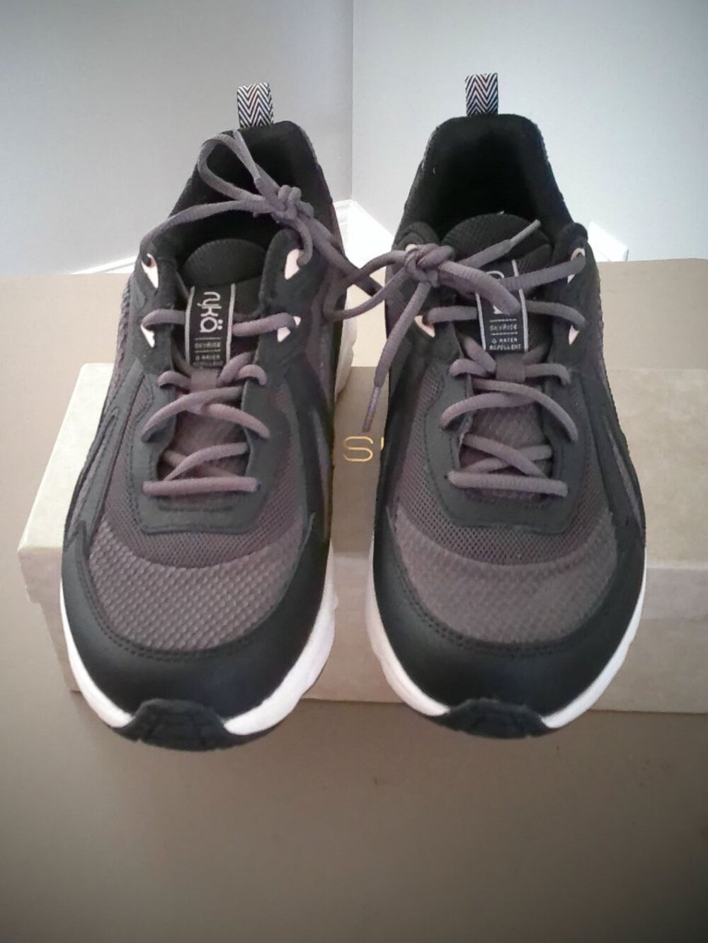 RYKA Made for Women w/ Arch Support Black Uppers w/White Soles Walking Shoes 10M - Picture 2 of 6